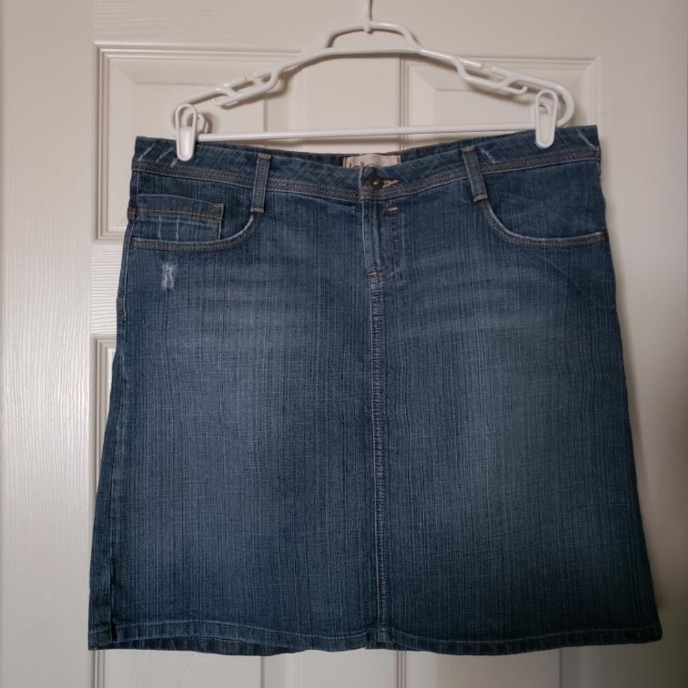 L.E.I. demin skirt with back slit, slightly ripped style, size 14